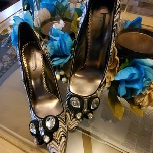 Stylish and comfortable dressy pumps